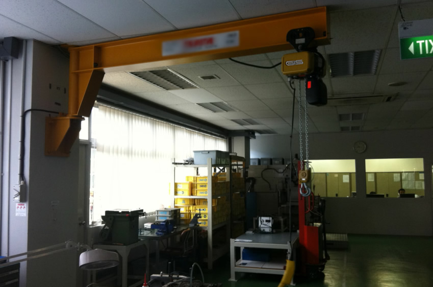 冠航進(jìn)口GIS歐式電動(dòng)葫蘆在實(shí)驗(yàn)室中吊運(yùn)作業(yè)